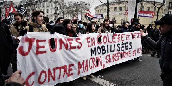 « On n’aura pas de retraites, c’est sûr » : à Paris, les jeunes manifestent, sans sourire