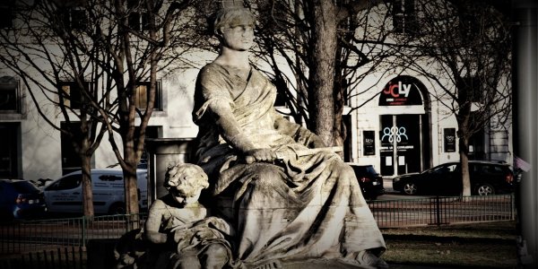 Notre mère, l’État…